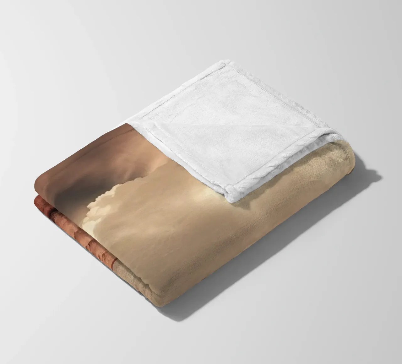 Un vasto paesaggio desertico con nuvole e foreste selvagge coperta in pile da DesignDoodle