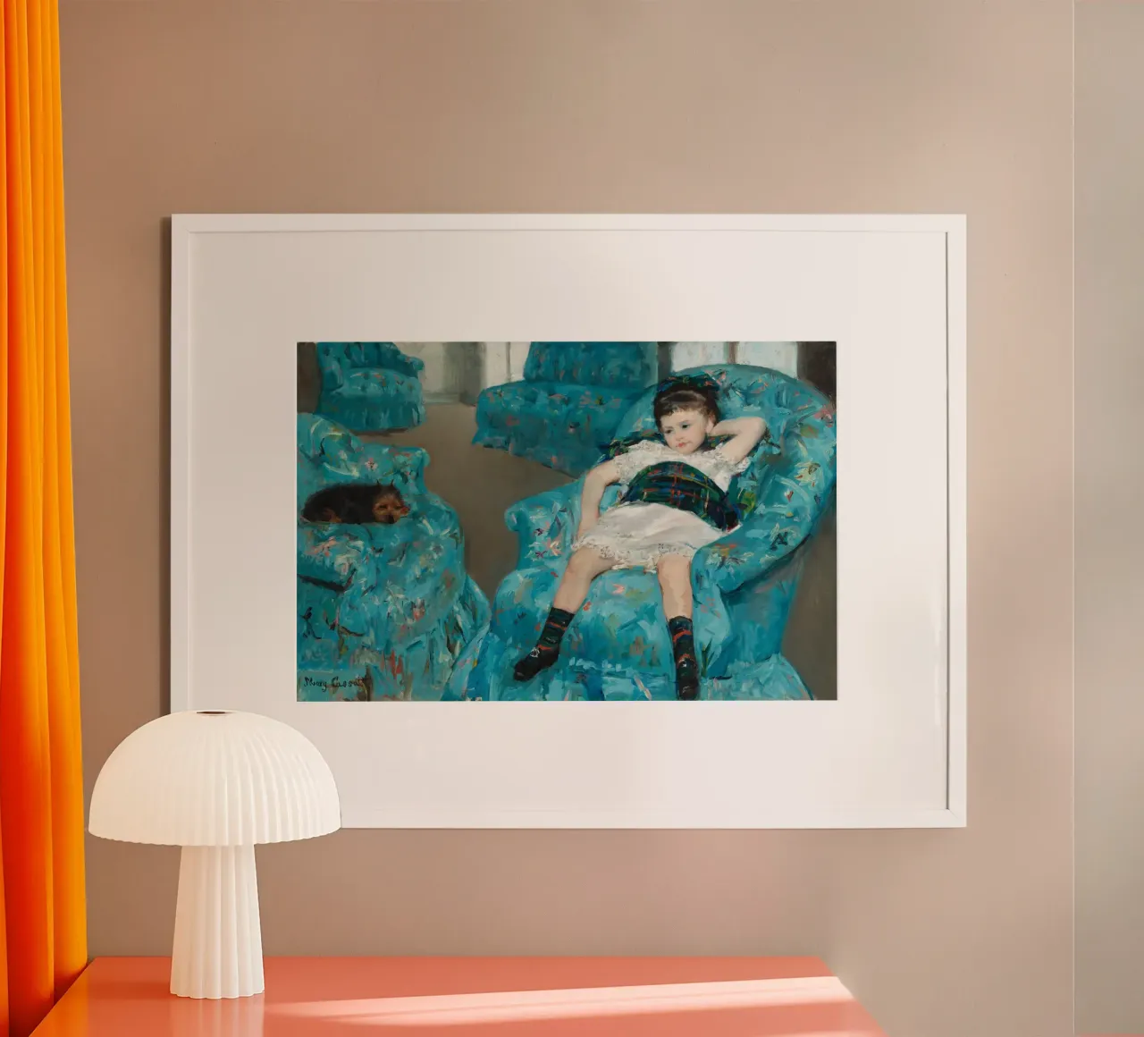 "Bambina in poltrona blu" di Mary Cassatt poster con telaio in legno da Venus Art