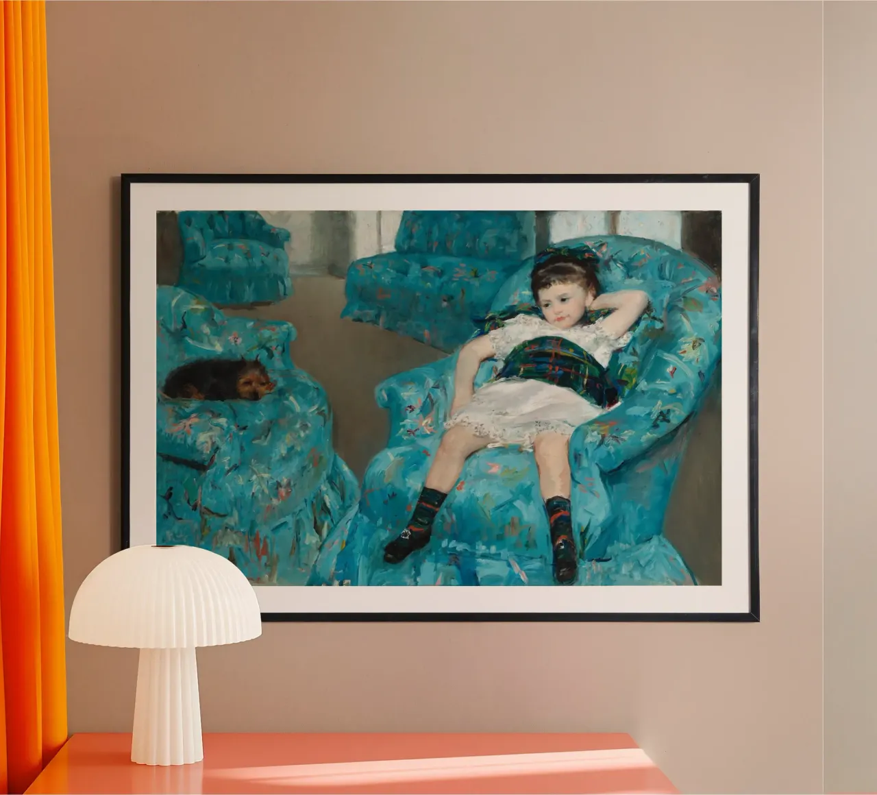 "Bambina in poltrona blu" di Mary Cassatt poster con telaio in legno da Venus Art
