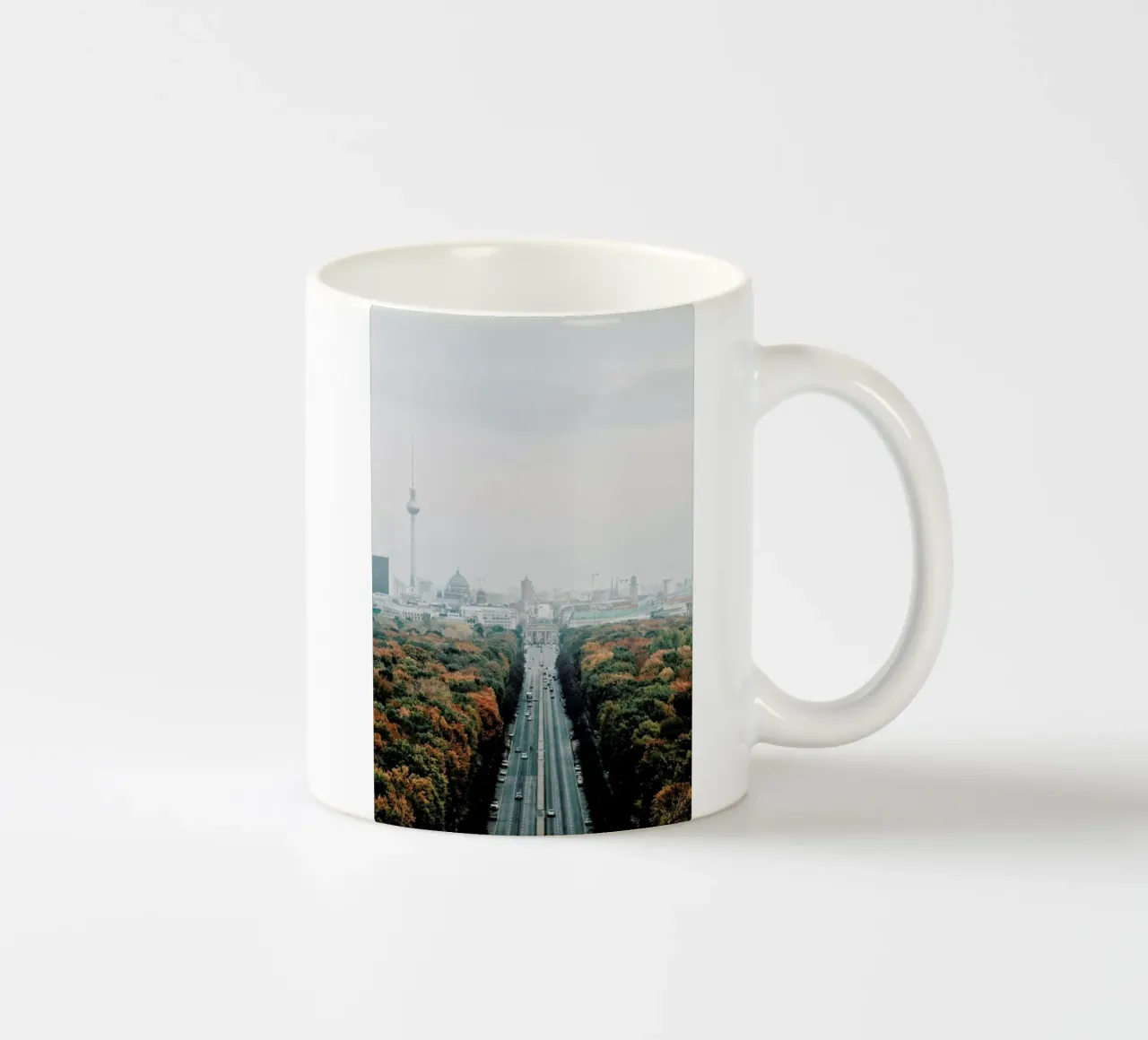 Berlin in Autumn @steffimarla tazza in ceramica da EyeEm Mobile GmbH