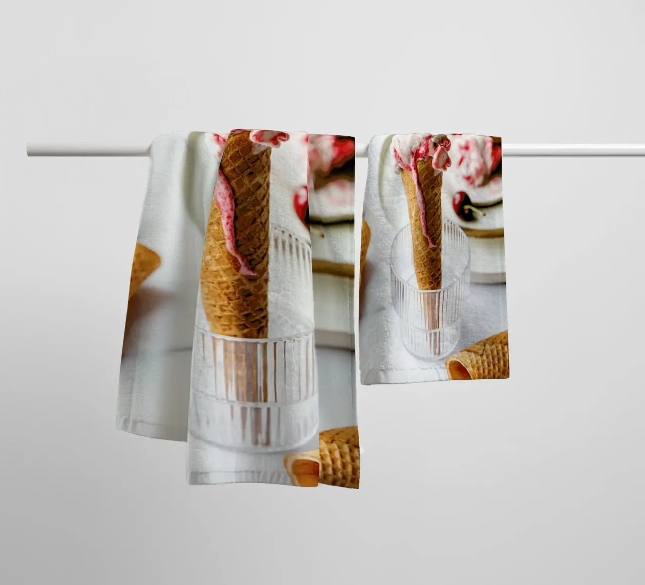 Kirsch Eis towel by Eat this