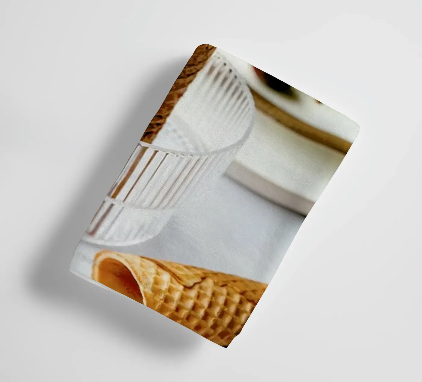Kirsch Eis towel by Eat this