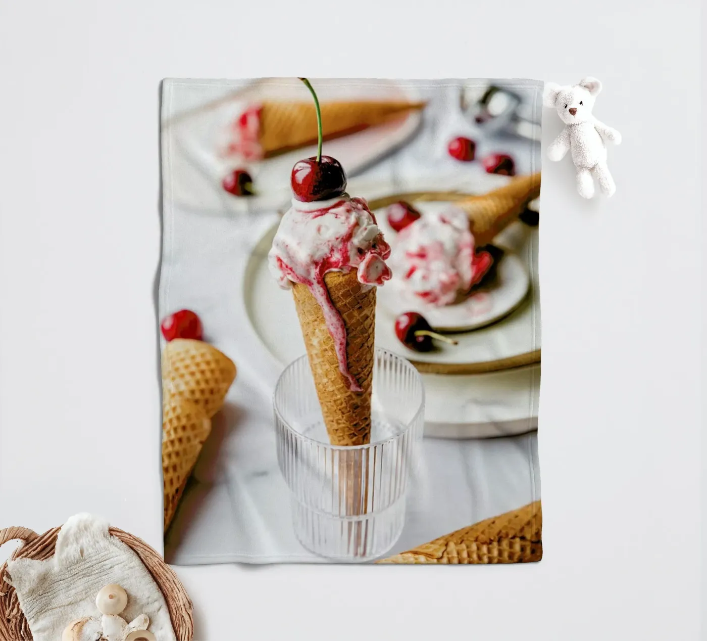 Kirsch Eis fleece blanket by Eat this