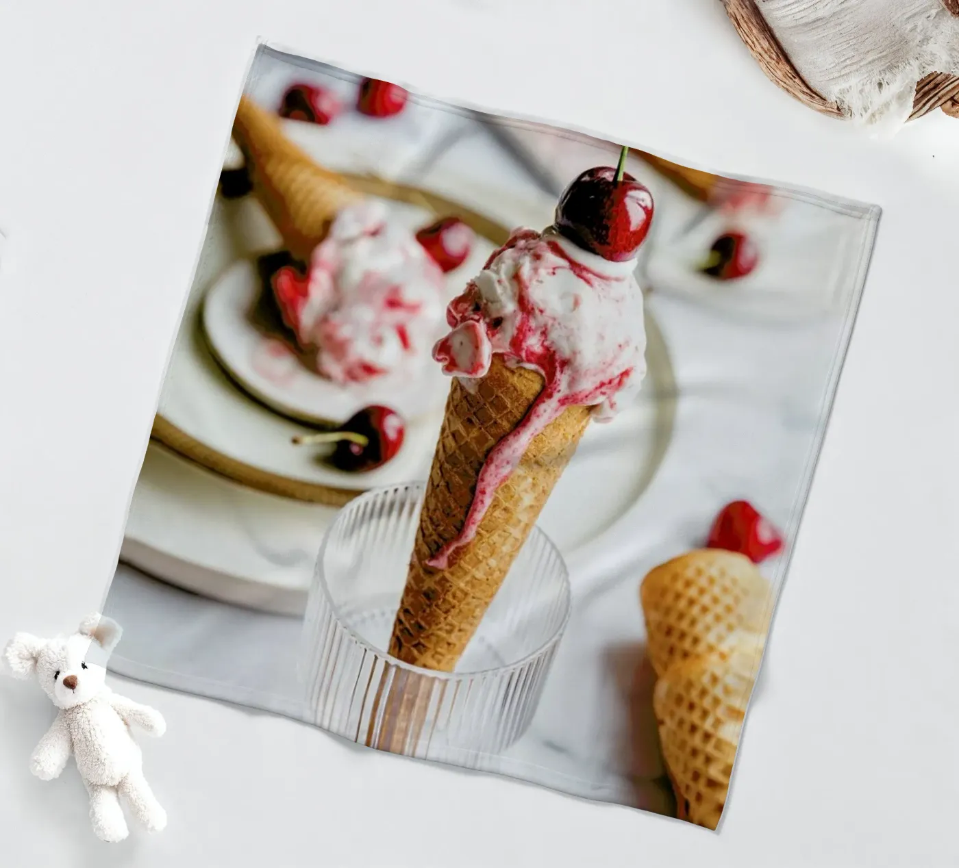 Kirsch Eis fleece blanket by Eat this