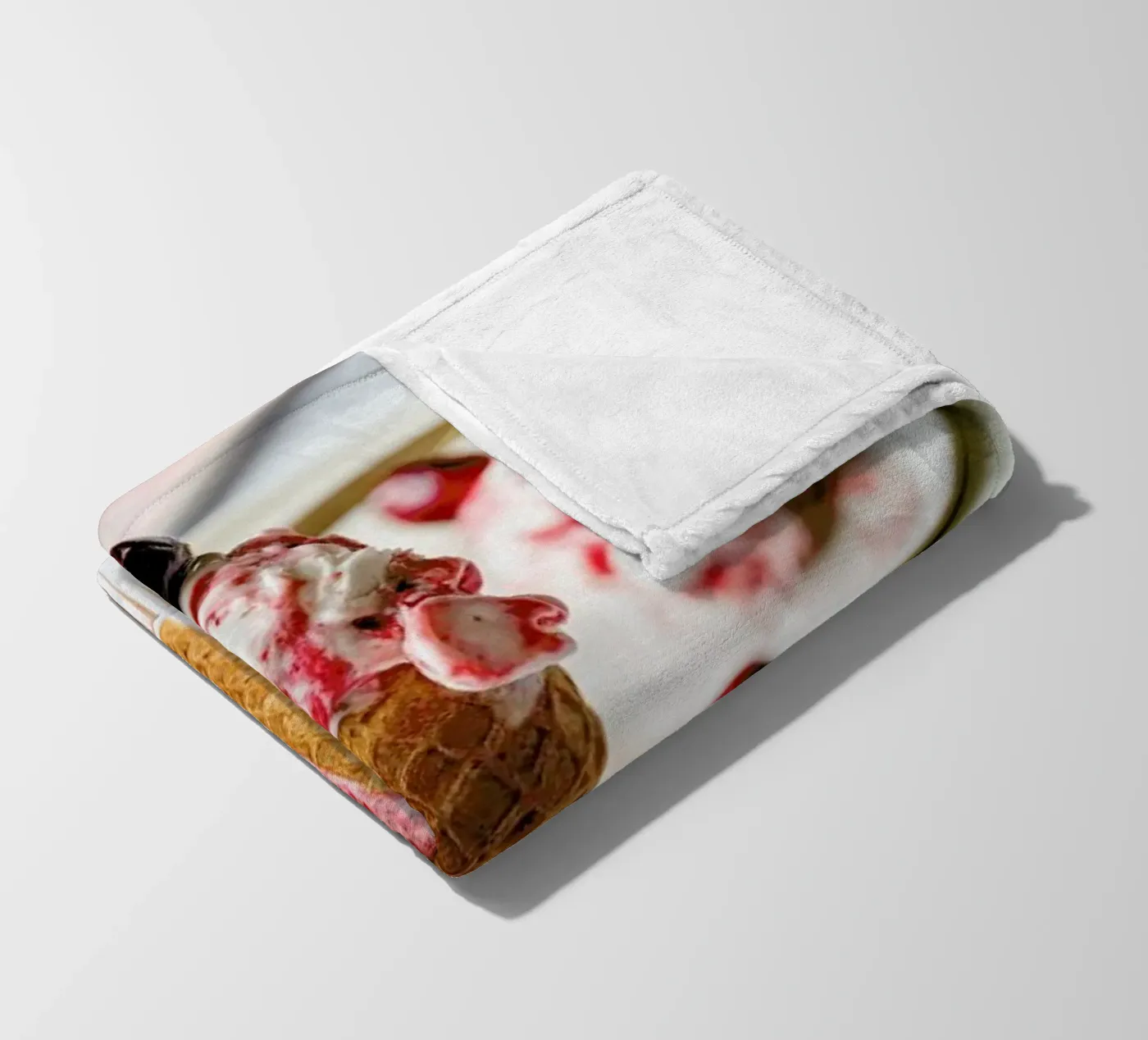 Kirsch Eis fleece blanket by Eat this