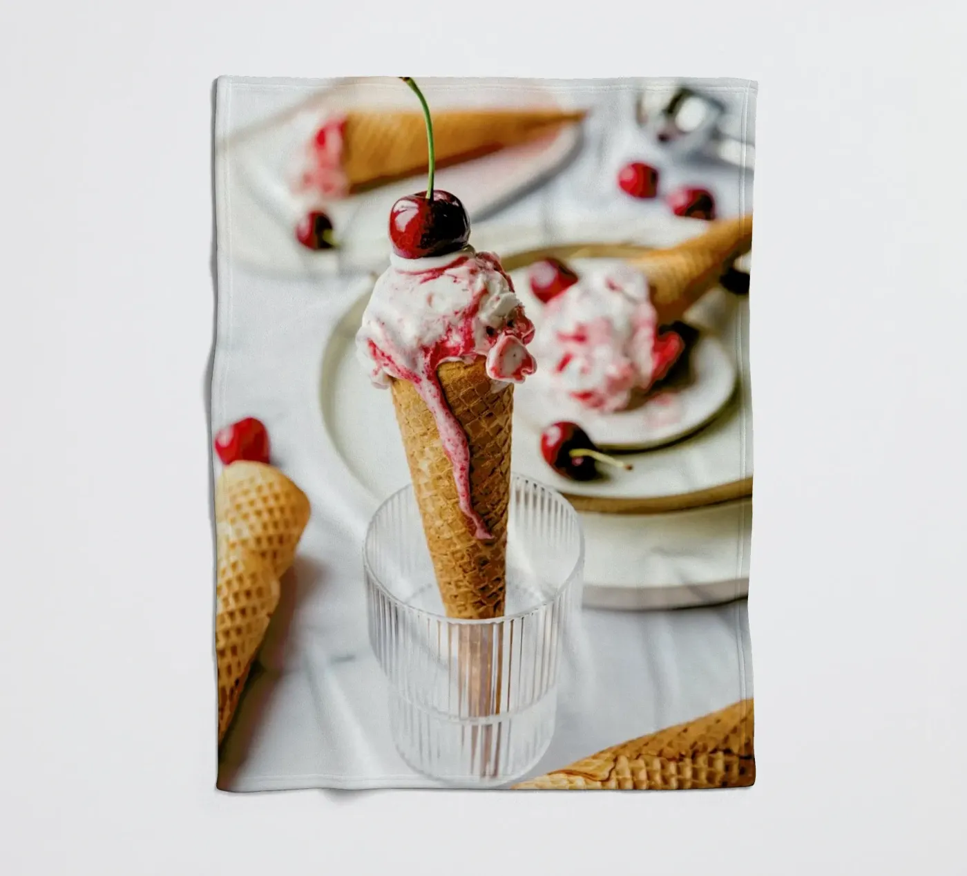 Kirsch Eis fleece blanket by Eat this