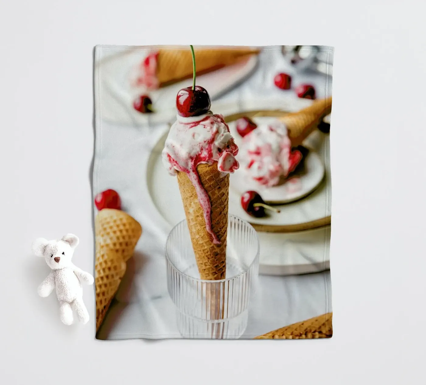Kirsch Eis fleece blanket by Eat this