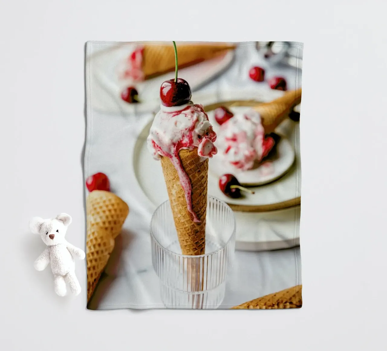 Kirsch Eis Fleecedecke von Eat this