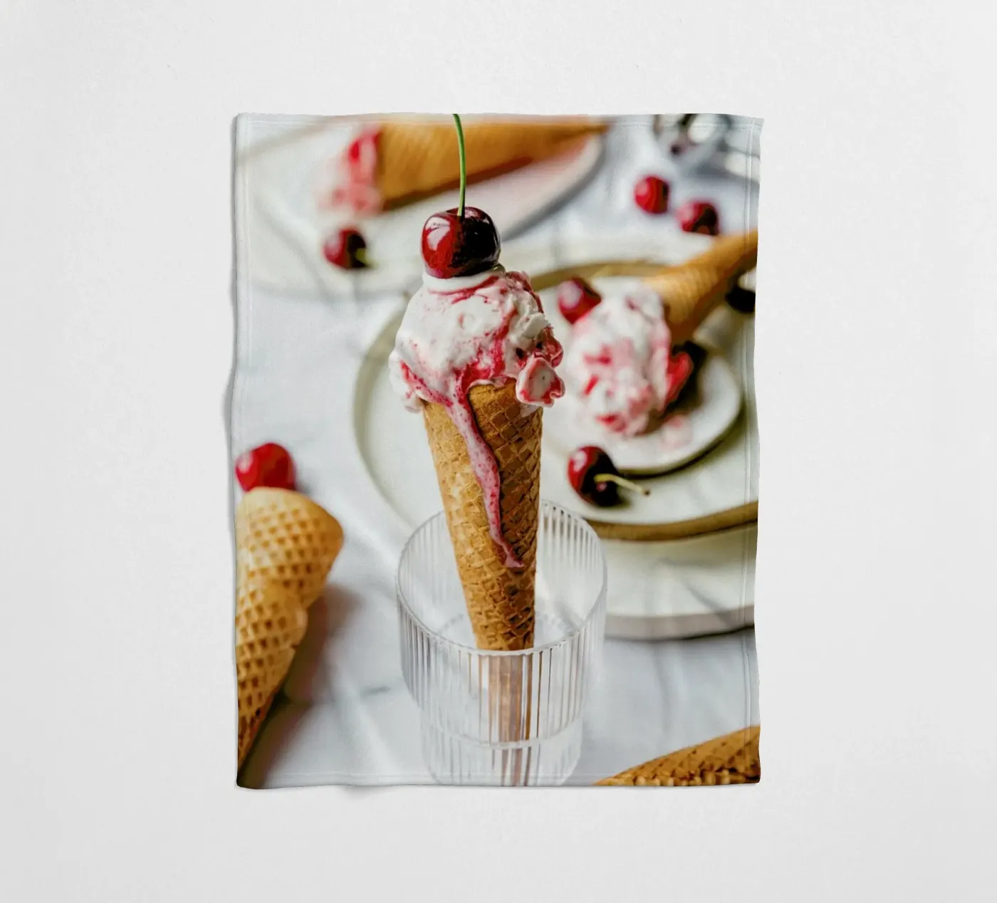Kirsch Eis fleece blanket by Eat this