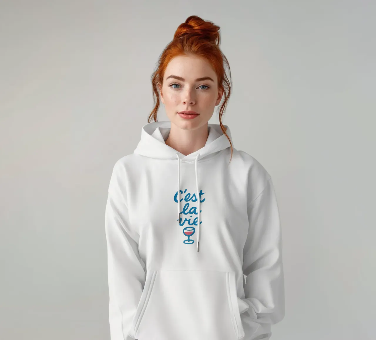 C’est la Wine felpa con cappuccio da QuooodZ by MooodzArt