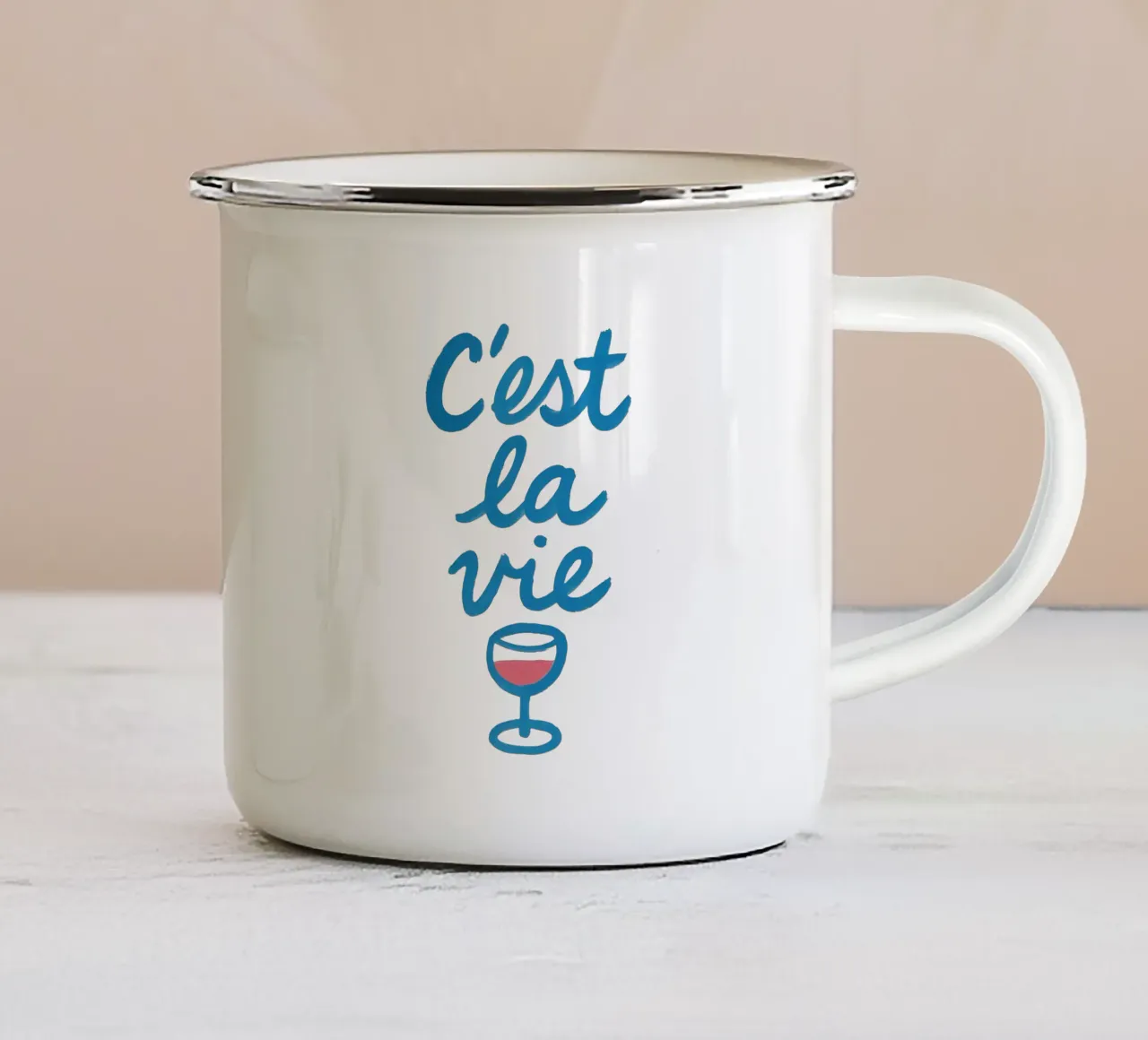 C’est la Wine tazza in smalto da QuooodZ by MooodzArt