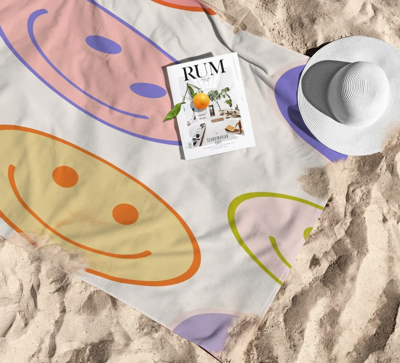 Color Smile strandhanddoek van we line studio - art