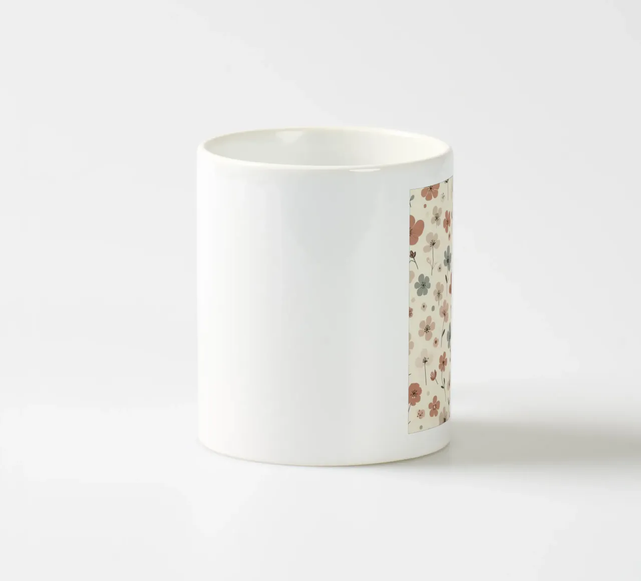Fiori che sussurrano tazza in ceramica da Botanical Pattern House