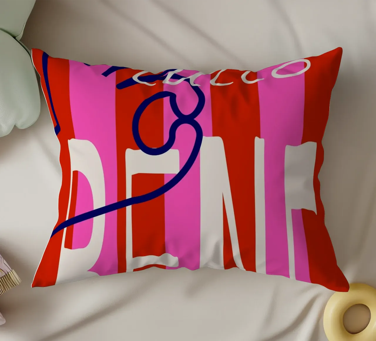 tutto bene. cojín de FRICKE DESIGN