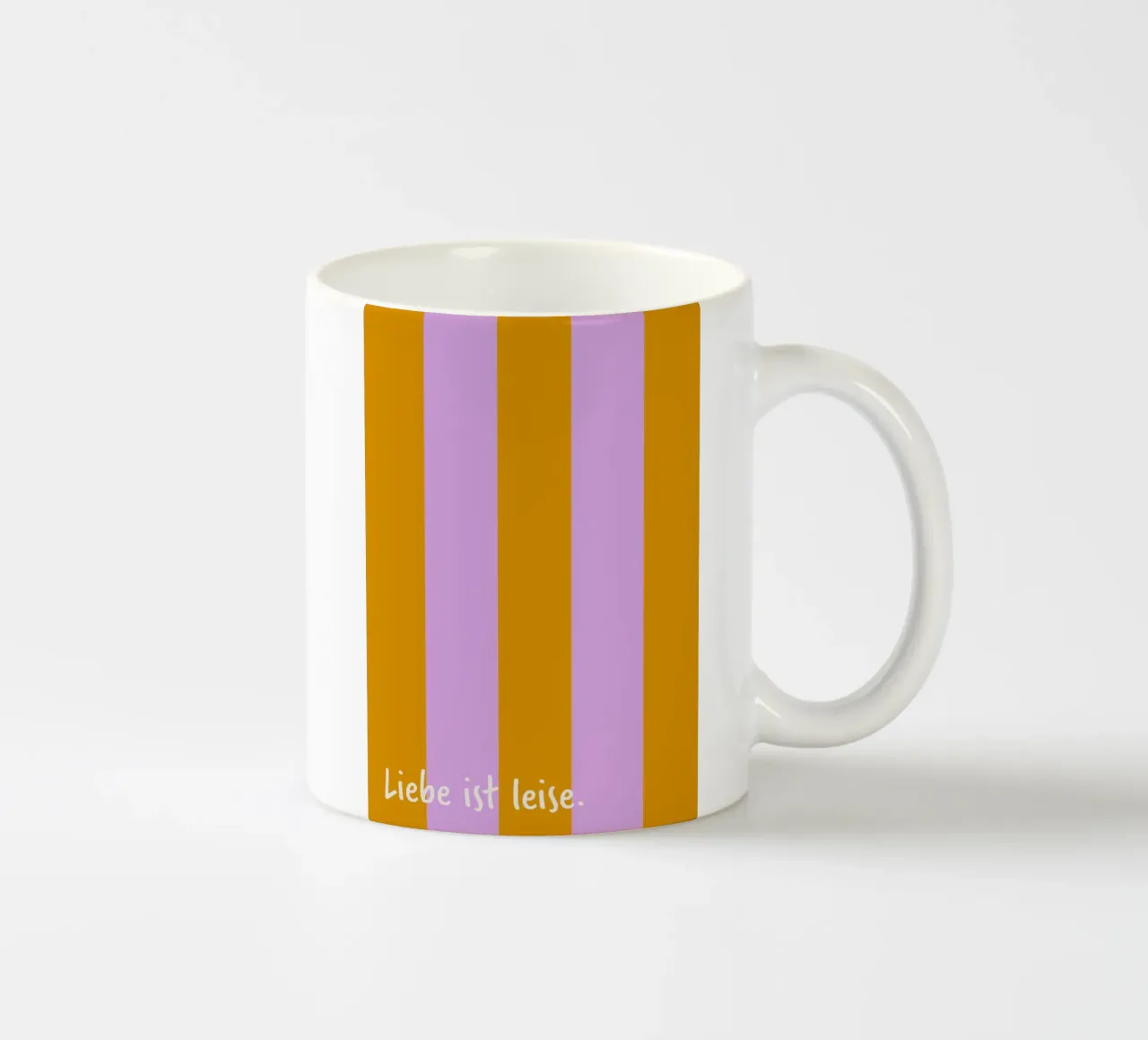 L'amore è silenzioso. tazza in ceramica da FRICKE DESIGN