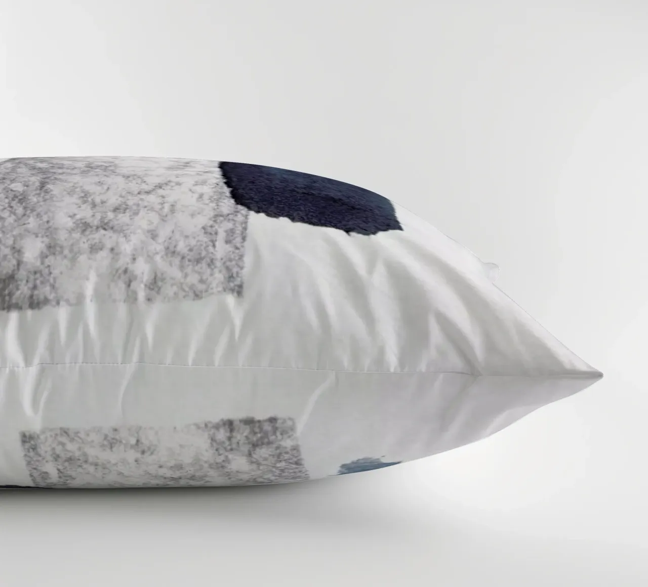 Minimal Abstract Aquarelle And Charcoal cuscino da Studio Nahili