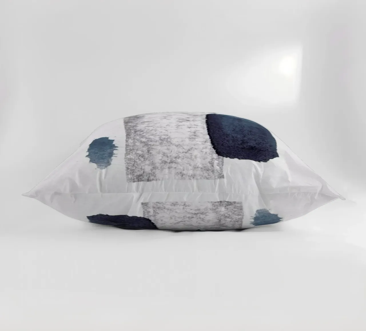 Minimal Abstract Aquarelle And Charcoal cuscino da Studio Nahili