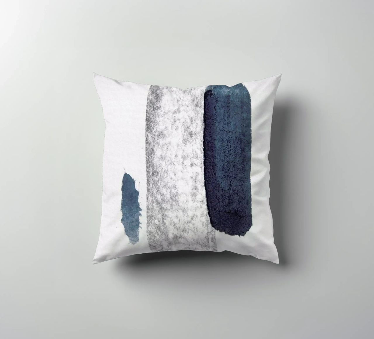 Minimal Abstract Aquarelle And Charcoal cuscino da Studio Nahili