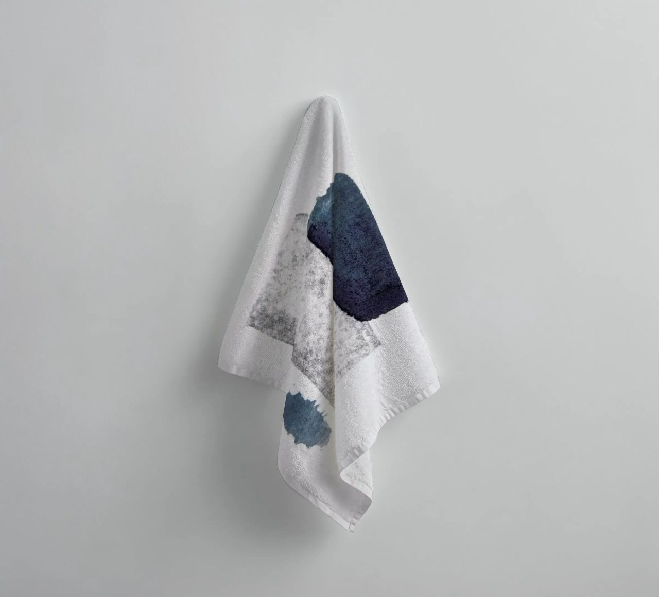 Minimal Abstract Aquarelle And Charcoal asciugamano da bagno da Studio Nahili