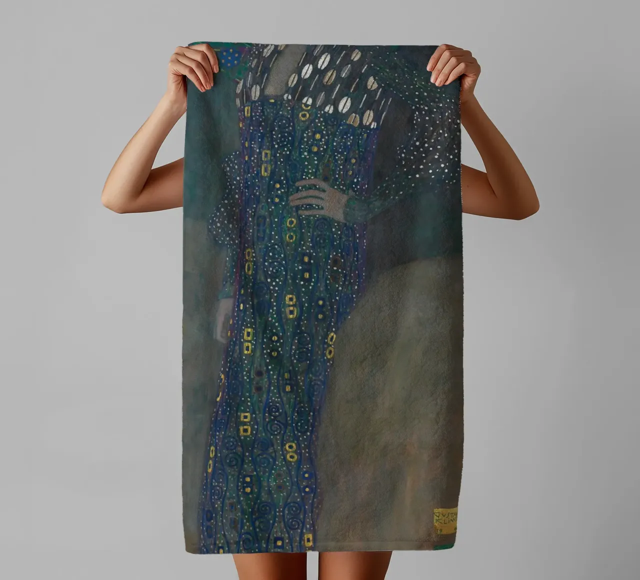Klimt's "Emilie Flöge" - Art Nouveau, Portraiture, Fashion I Handtuch von ClubArt