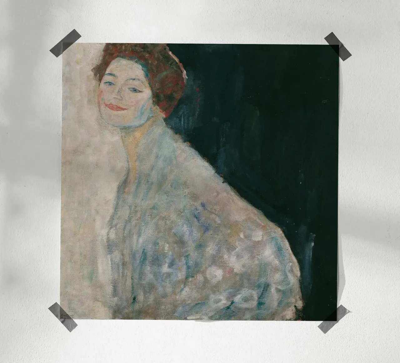 La "Dama in bianco" di Klimt - Modernismo, ritrattistica, espressività poster con telaio in legno da ClubArt