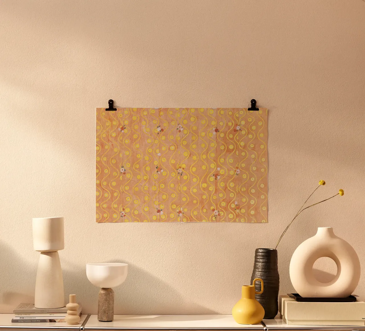 Ispirato a Klimt - Motivo arancione e oro, motivo floreale Art Nouveau S poster con telaio in legno da ClubArt