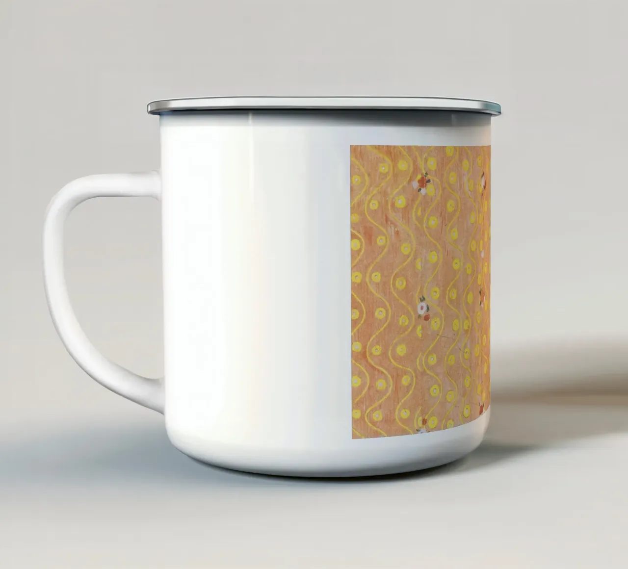 Ispirato a Klimt - Volute di pesca e oro, patch floreale Art Nouveau tazza in smalto da ClubArt