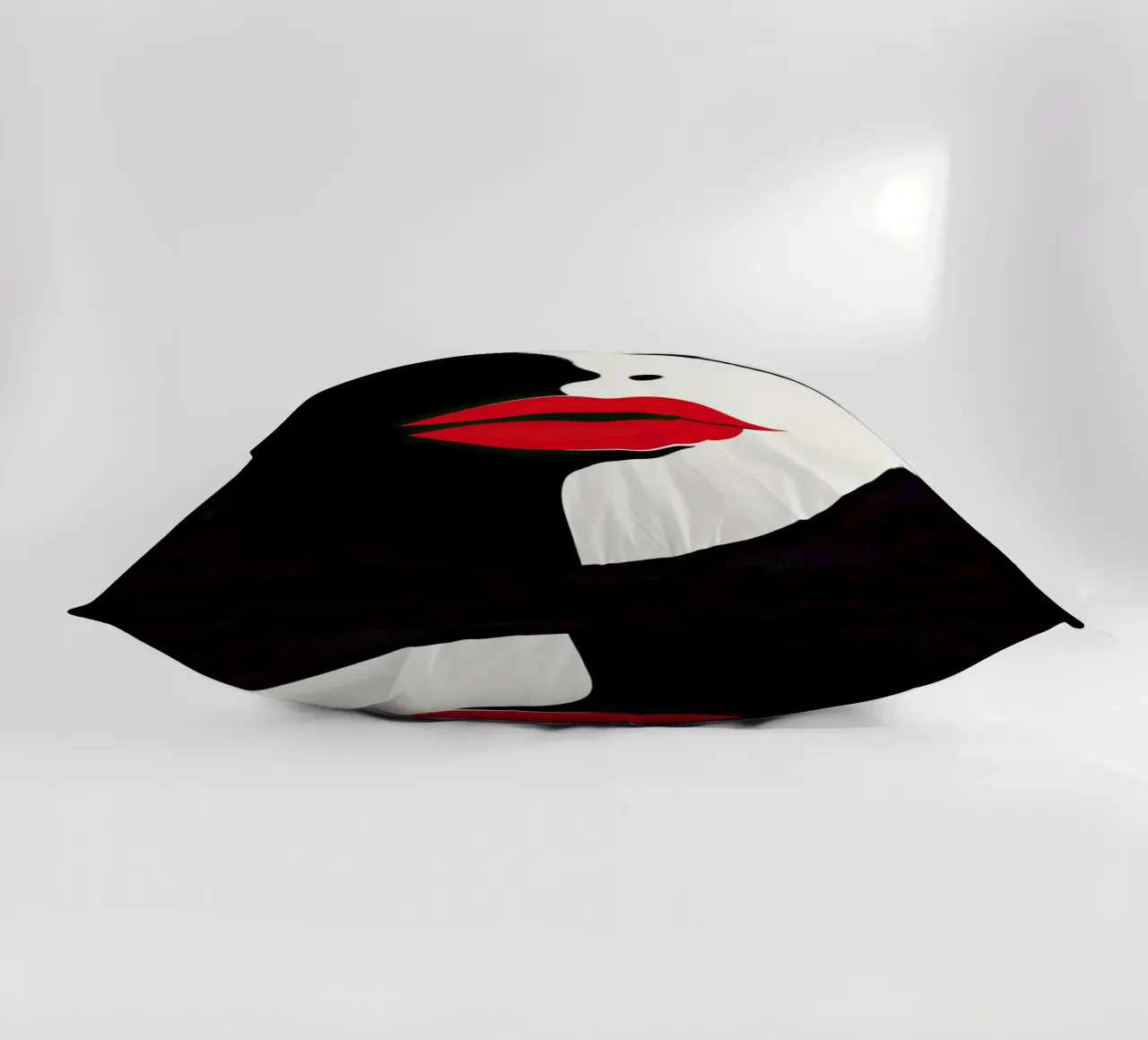 Volto femminile astratto in bianco, nero e rosso cuscino da Imagine