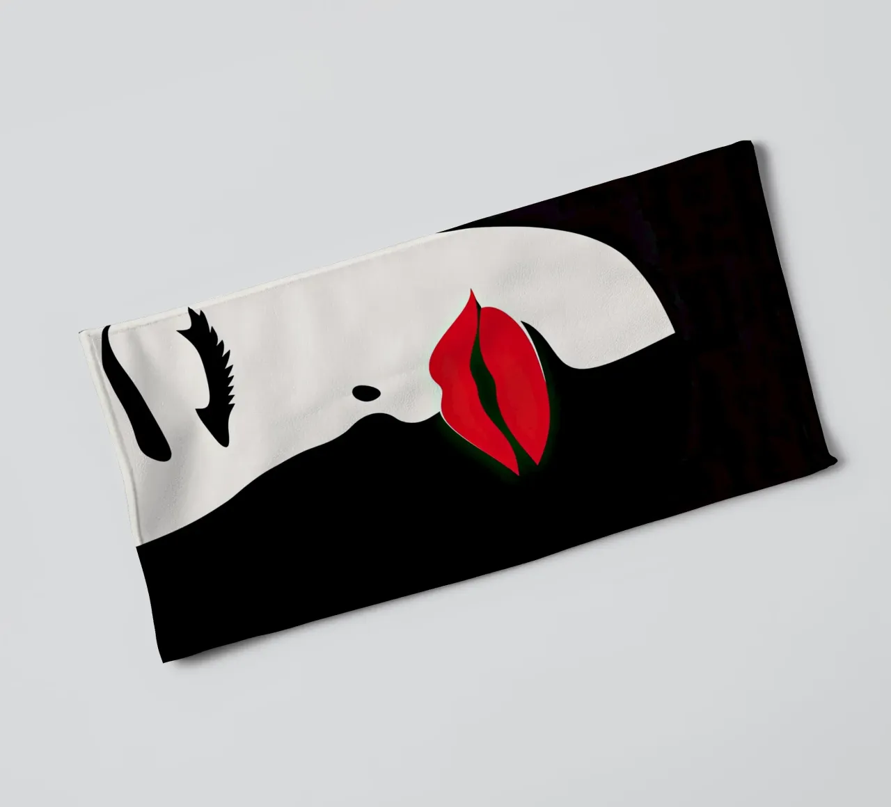 Abstract vrouwengezicht in wit, zwart en rood badhanddoek van Imagine