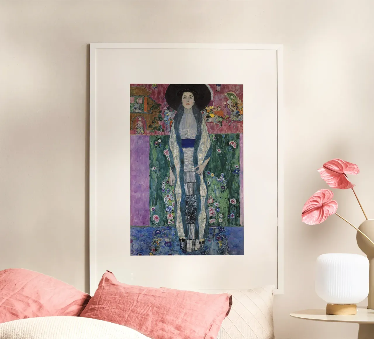 Klimt's "Adele Bloch-Bauer II" - Modernist, Portraiture, Vib Poster mit Holzrahmen von ClubArt