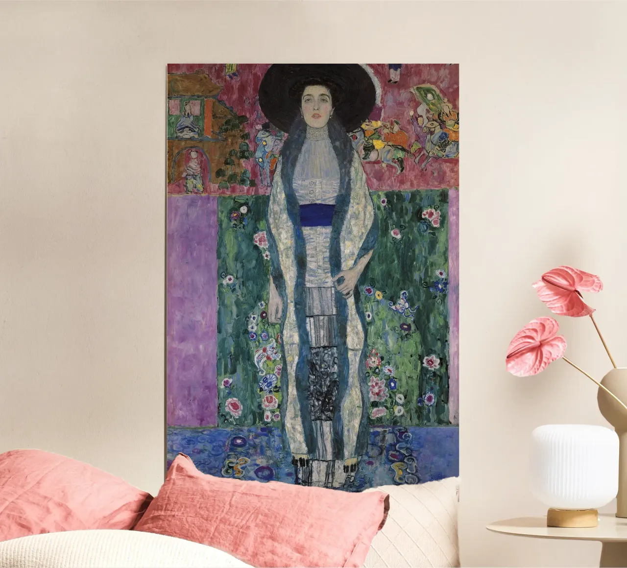 Klimt's "Adele Bloch-Bauer II" - Modernist, Portraiture, Vib Poster mit Holzrahmen von ClubArt