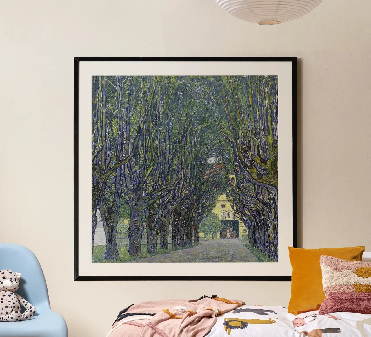 Il "Viale per il castello di Kammer" di Klimt - Simbolismo, natura, lussureggiante poster con telaio in plastica da ClubArt