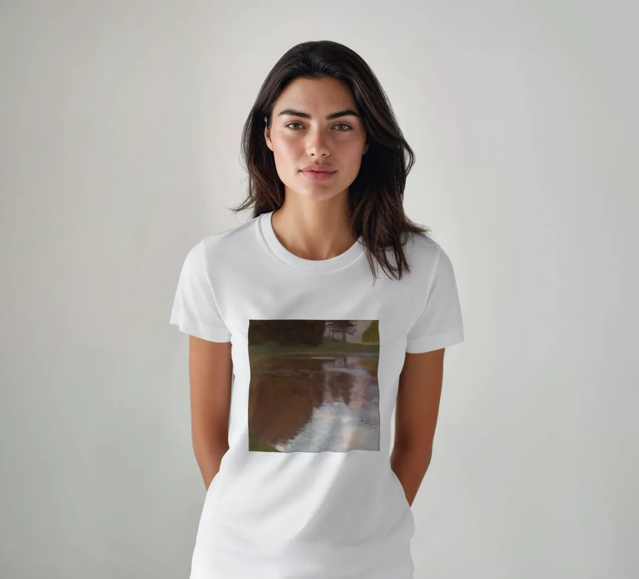 Lo "Stagno tranquillo" di Klimt - Paesaggio d'atmosfera, impressionista, R t-shirt da ClubArt