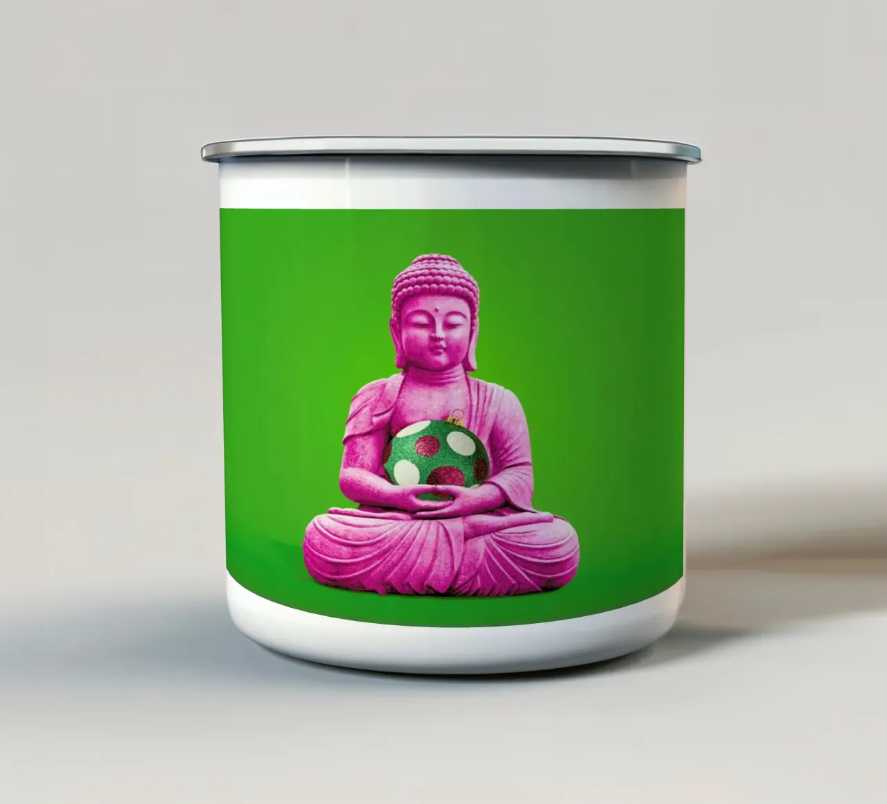 Christmas Buddha tazza in smalto da Juj Winn