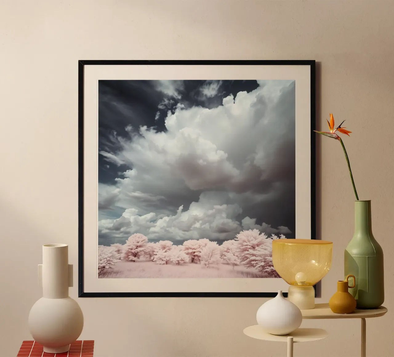 Nuvole drammatiche si librano su alberi dalle sfumature rosa in un'incantevole poster da DesignDoodle