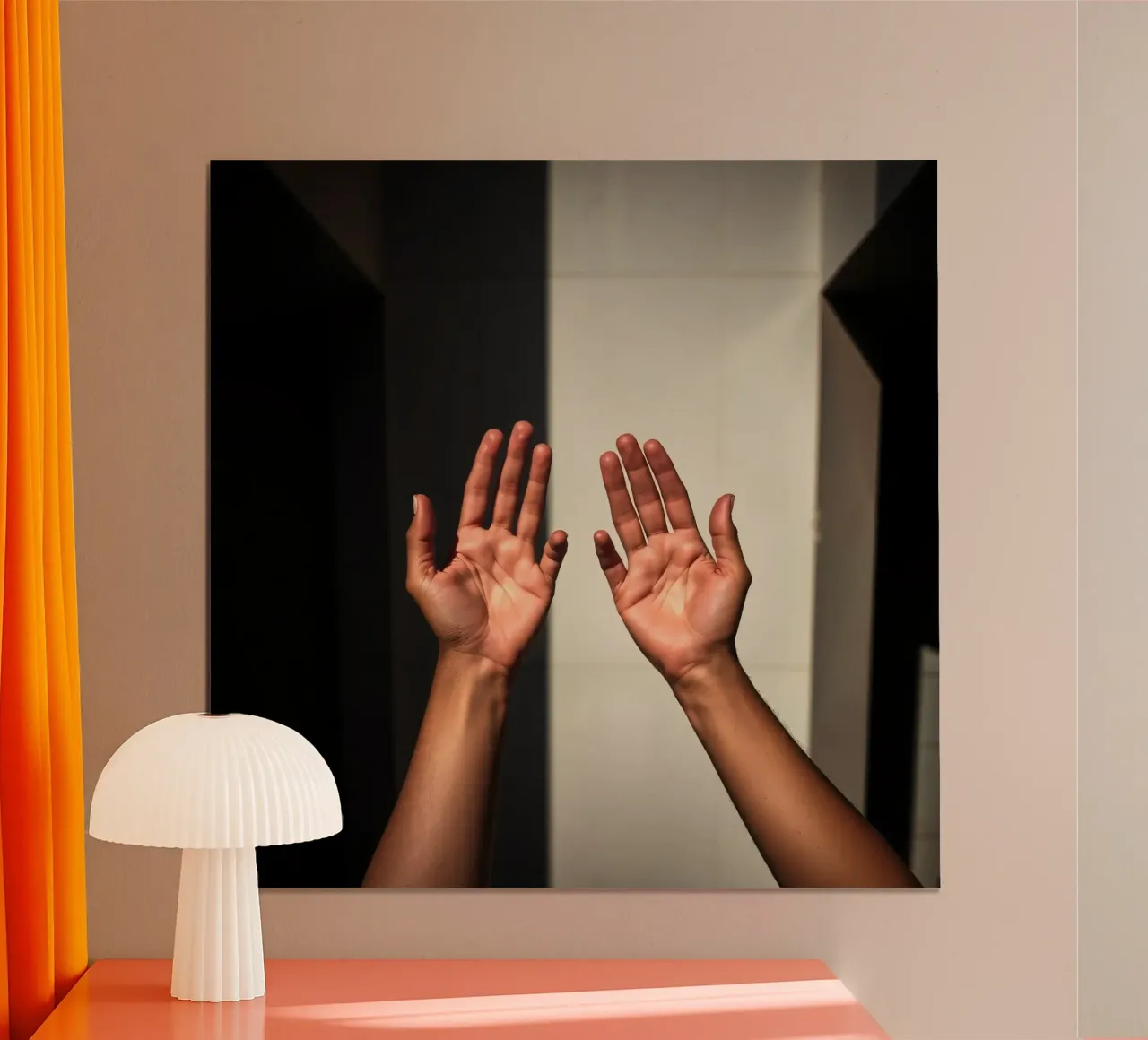 Mani protese verso la luce in un ambiente minimalista carta hahnemühle da DesignDoodle