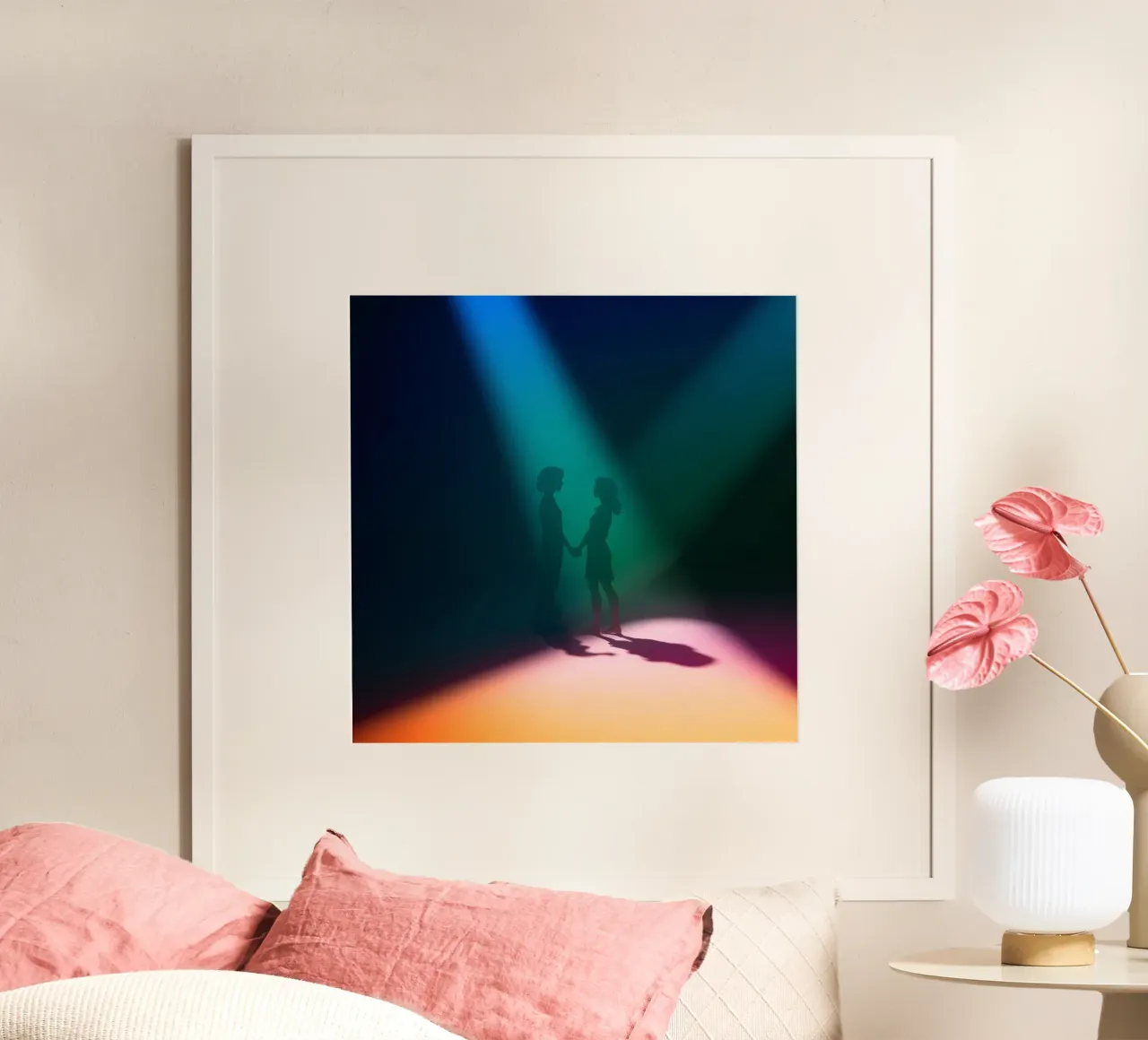 Deux personnages se tenant la main sous des lumières de scène colorées poster de DesignDoodle
