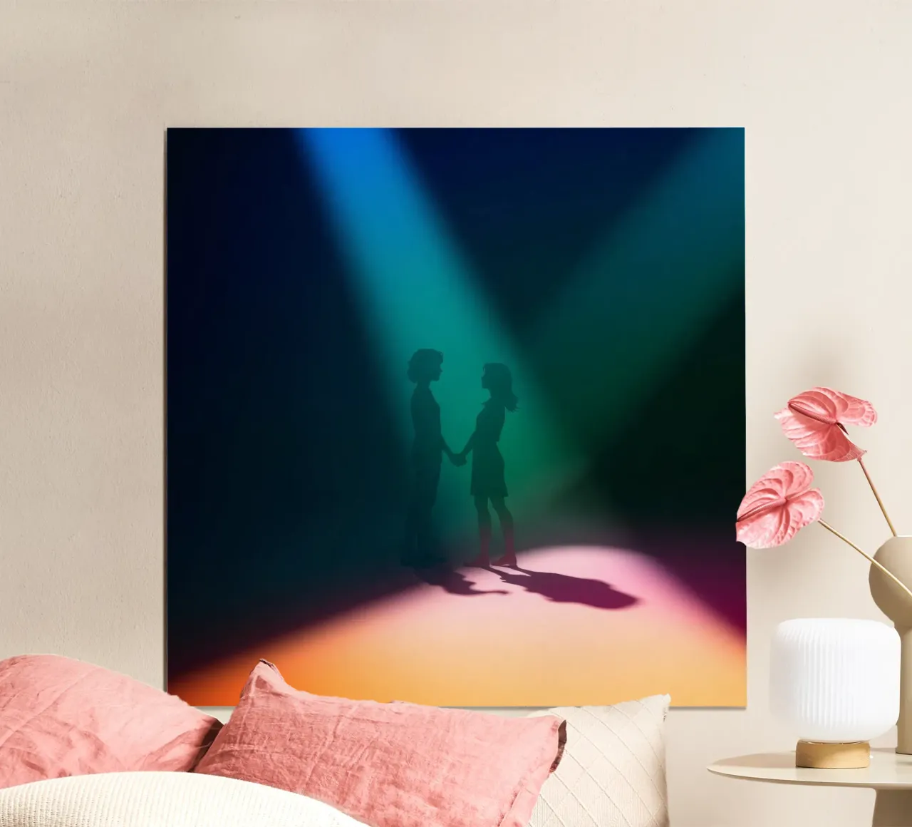Deux personnages se tenant la main sous des lumières de scène colorées poster de DesignDoodle