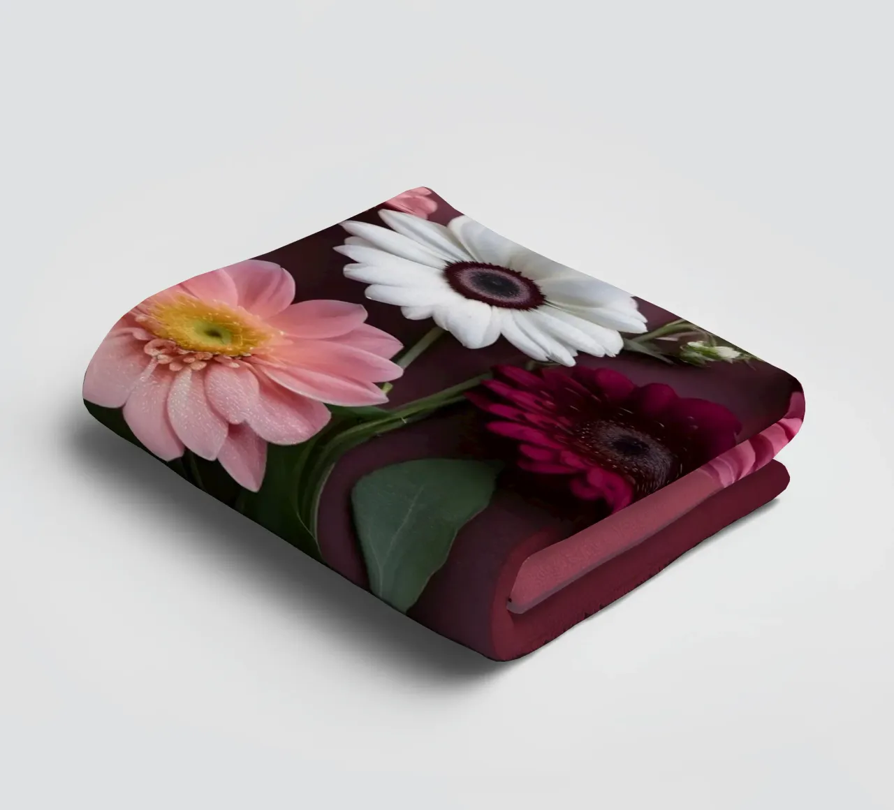 Composizione colorata di fiori freschi asciugamano da bagno da DesignDoodle