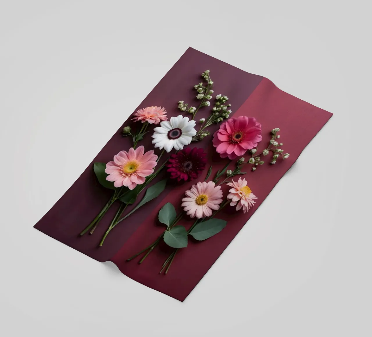 Composizione colorata di fiori freschi telo mare da DesignDoodle