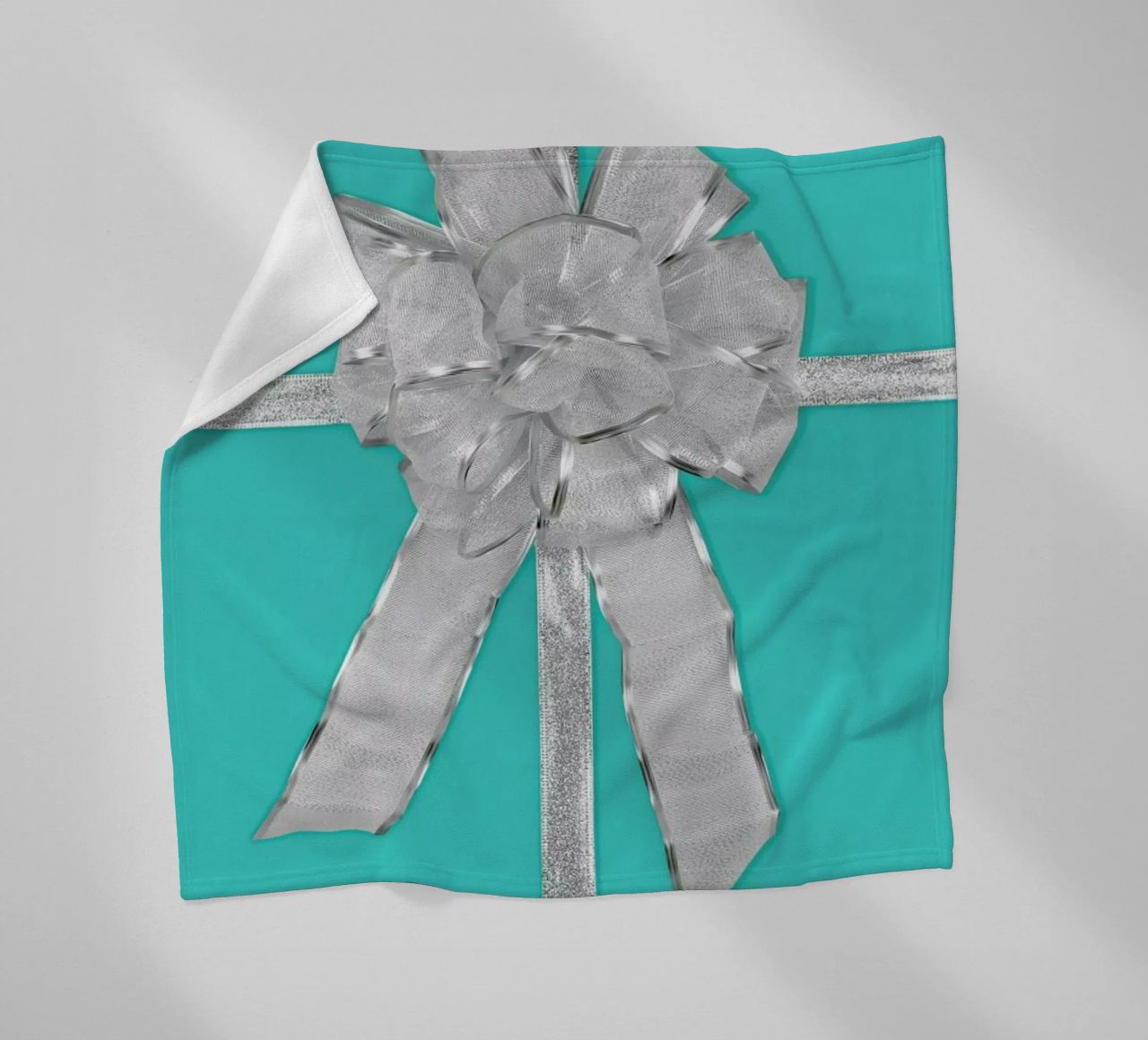 Do Not Open Till Christmas coperta in pile da Juj Winn