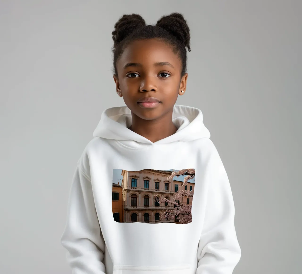 Bellissimo edificio storico con fiori di ciliegio in fiore felpa bambino con cappuccio da DesignDoodle