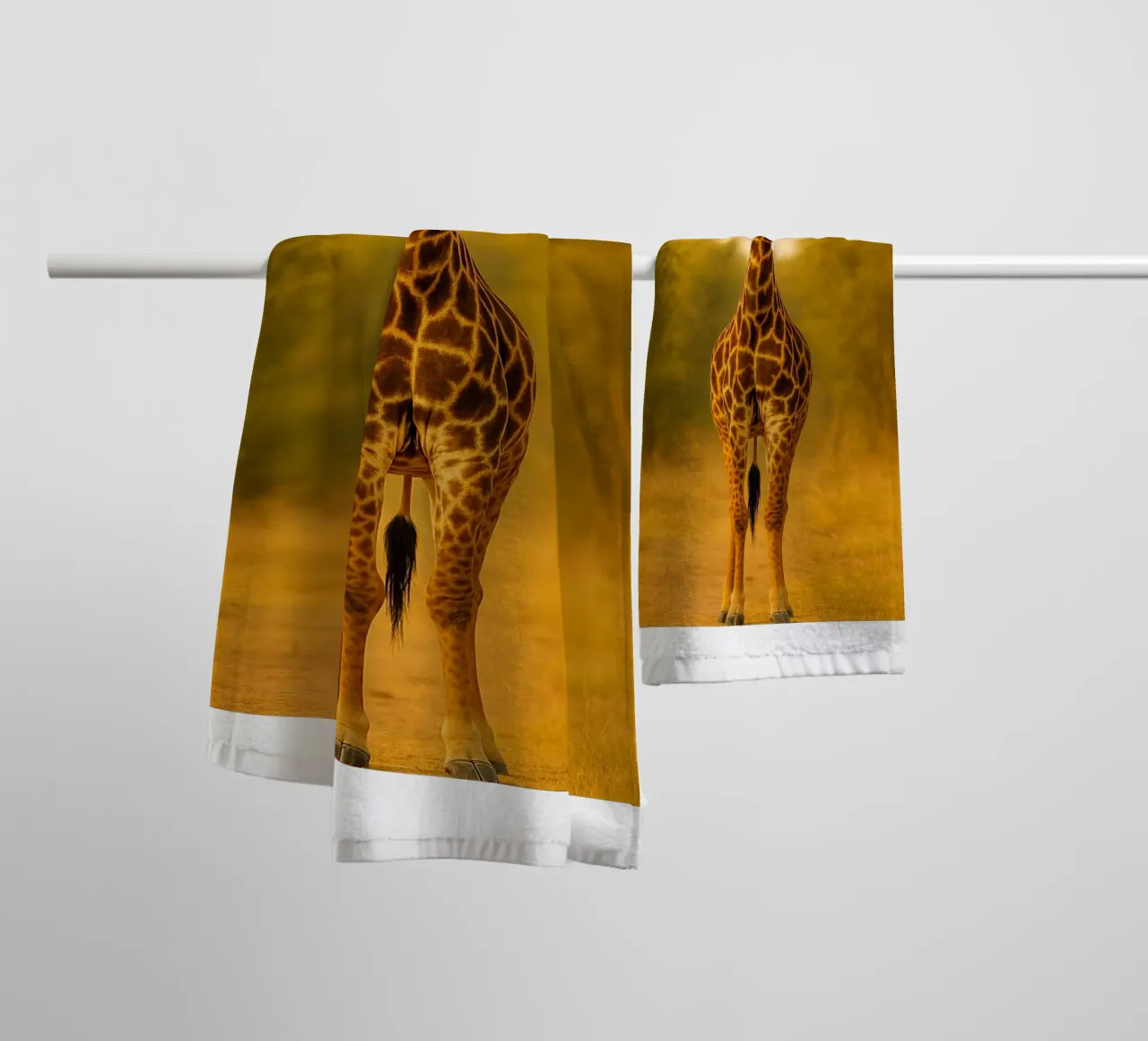 Girafe dans la forêt serviette de bain de kukupuu