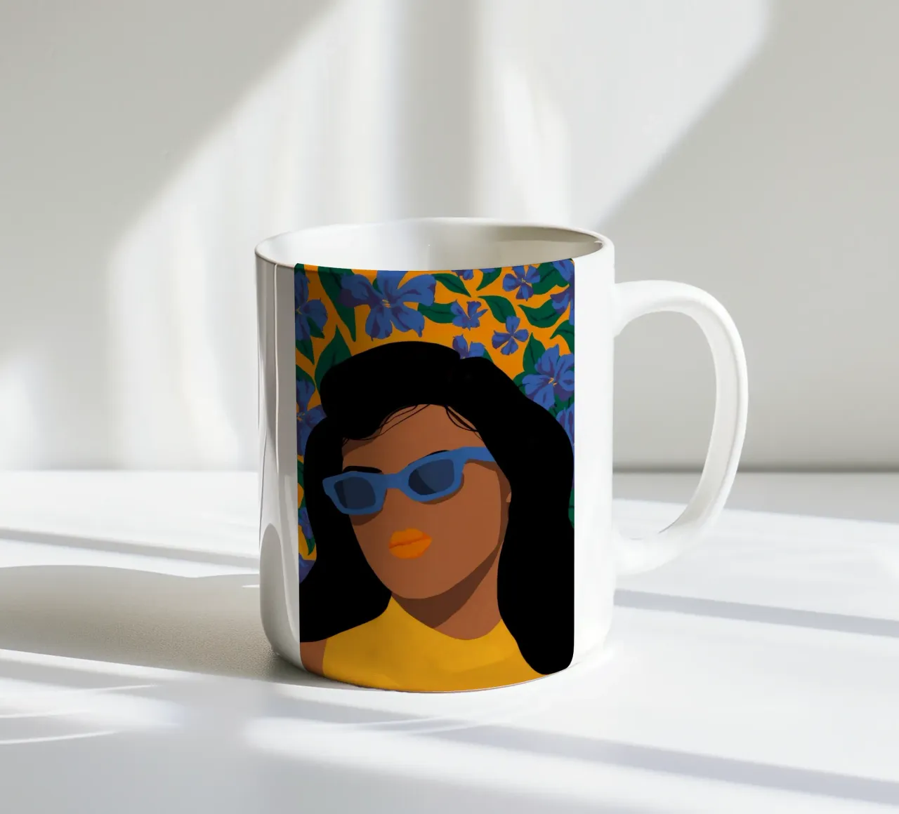 Fioritura di tonalità fredde tazza in ceramica da Arcane Shade
