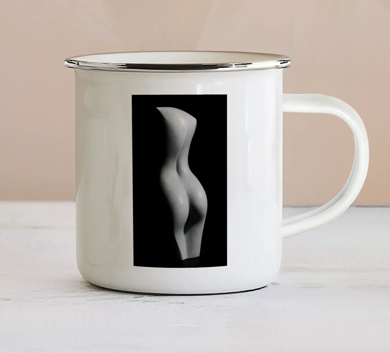 Eleganza grezza a Parigi - Scultura sensuale tazza in smalto da Black & White