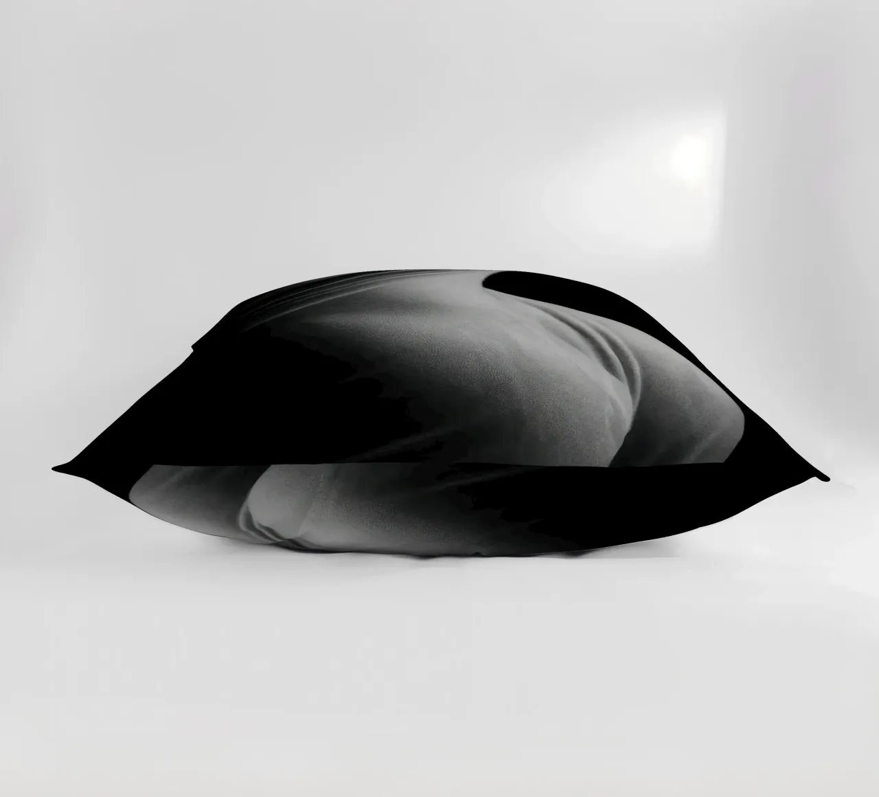 Paris sensuel - Avvolti dalla luce su forme tese cuscino da Black & White