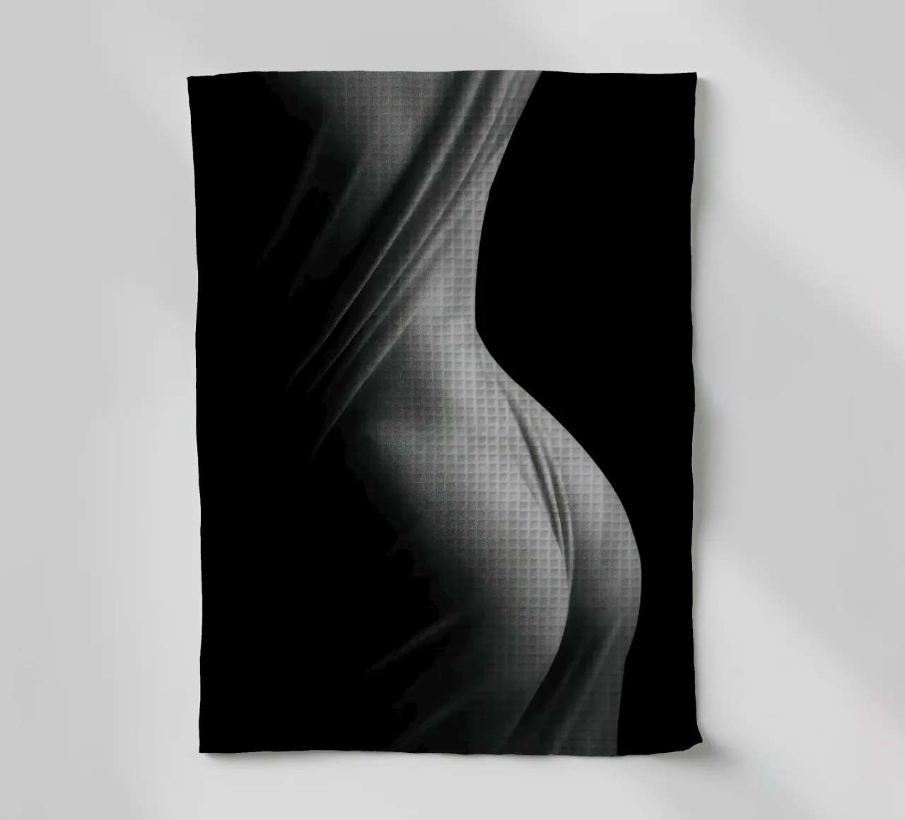 Paris sensuel – Drapé de lumière sur formes en tension torchon de Black & White