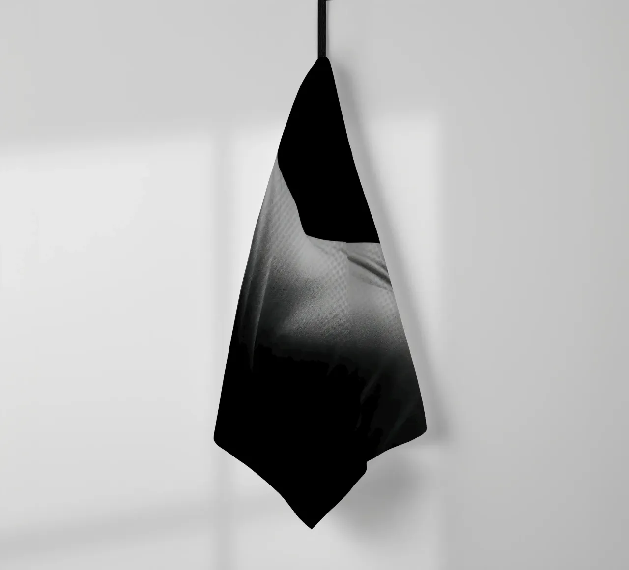 Paris sensuel – Drapé de lumière sur formes en tension torchon de Black & White