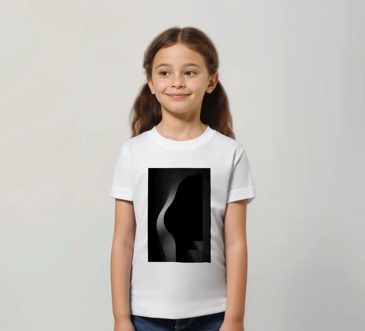 Vleselijke architectuur in Parijs - Schaduwen in spanning kinder t-shirt van Black & White