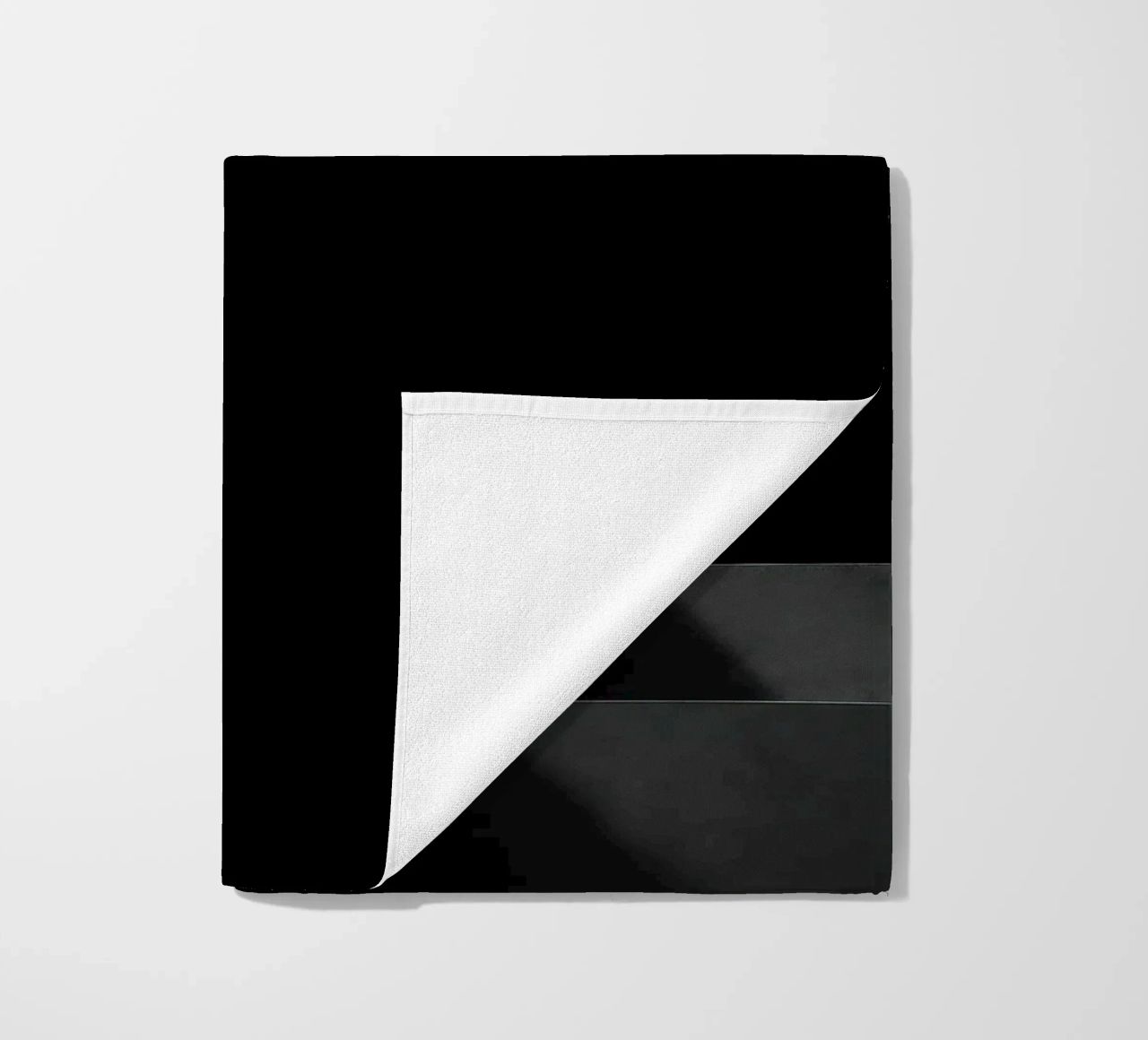 Vleselijke architectuur in Parijs - Schaduwen in spanning strandhanddoek van Black & White